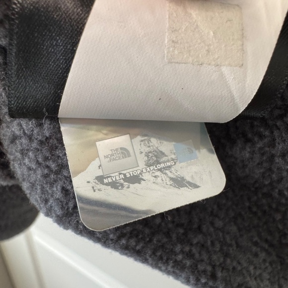 The North Face Textured Cap Rock Quarter Zip Pullover - Picture 7 of 7